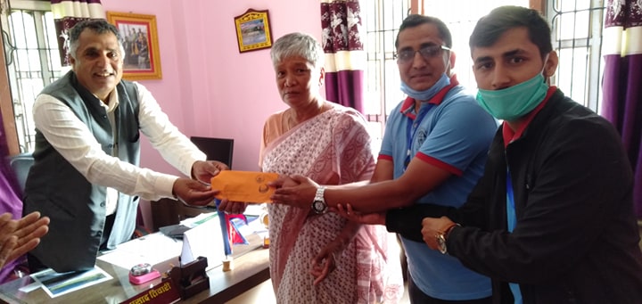 पर्वतका दुई पालीकाको कोरोना कोषमा सिवाईसी नेपाल लघुवित्त वित्तीय संस्था लि= को सहयोग