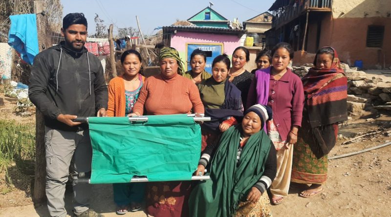 अर्चले पिपलबोटमा सिवाईसी नेपाल लघुवित्तले दियो स्ट्रेचर